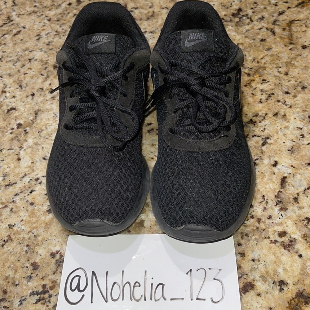 Nike Tanjun